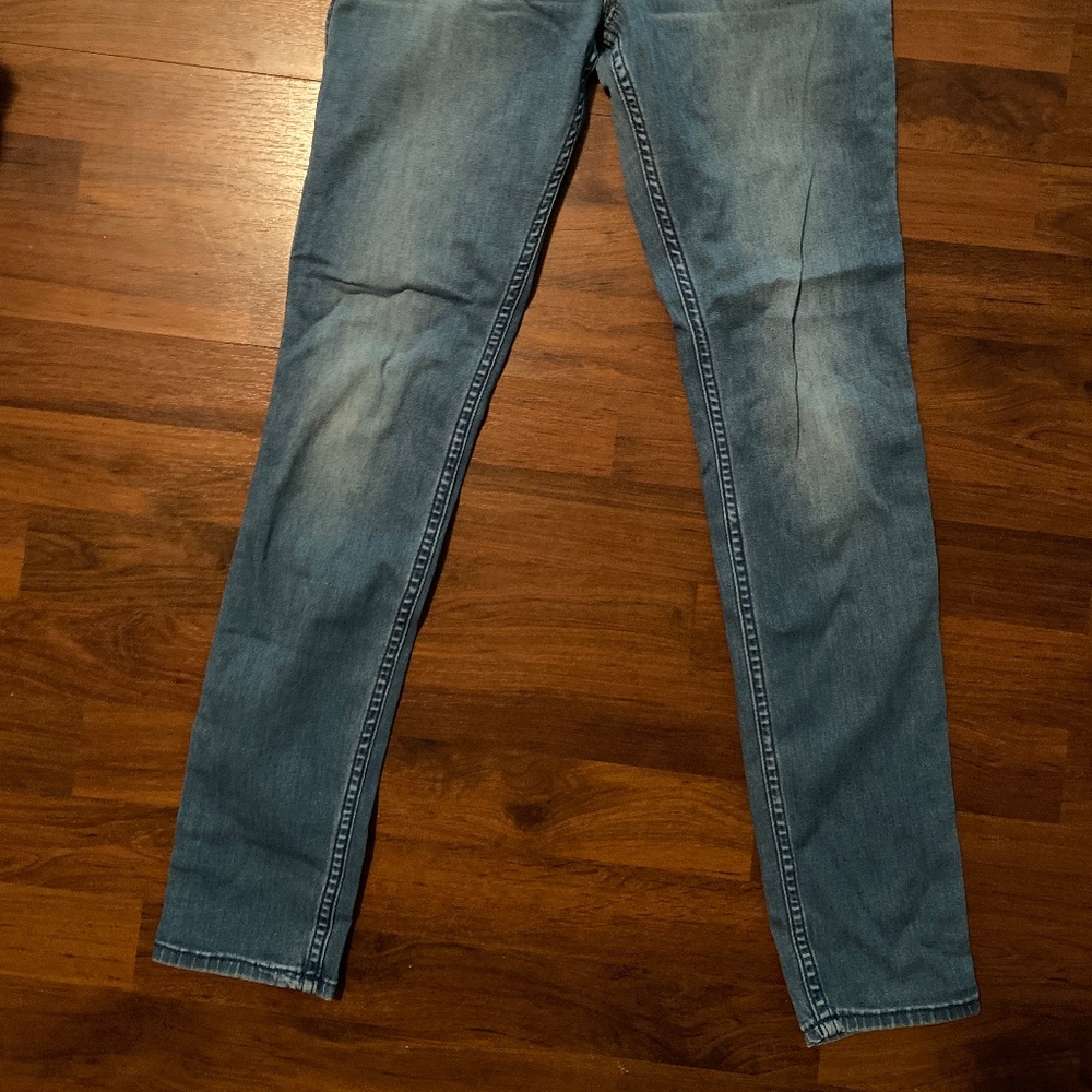 Hollister size 7 light wash skinny jeans
